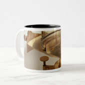 Contour Compass Tweekleurige Koffiemok (Voorkant links)