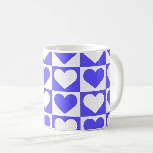 Controlboard Hearts Pattern - Blue and White Koffiemok (Voorkant rechts)