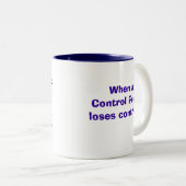 Controle. Freak! Tweekleurige Koffiemok (Voorkant rechts)