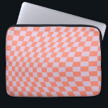 Controleer het Lila en Oranje toetsenbord van het  Laptop Sleeve<br><div class="desc">Retro Gecontroleerd patroon - lila en oranje verdraaide controle/golvende en gevarieerde controlkerboard.</div>