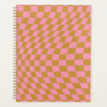 Controleer roze Mustard Checkerboard van het Patro Planner<br><div class="desc">Gecontroleerd patroon - roze en mosterd verdraaid / golvend / gevarieerd dambord.</div>