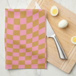 Controleer roze Mustard Checkerboard van het Patro Theedoek<br><div class="desc">Gecontroleerd patroon - roze en mosterd verdraaid / golvend / gevarieerd dambord.</div>