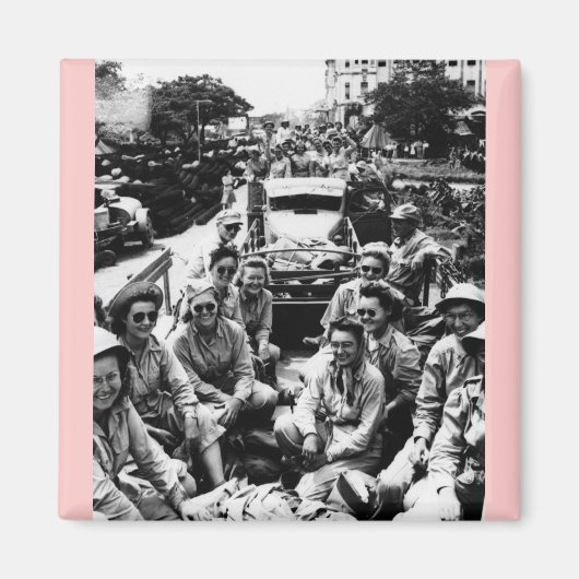Convoy of Nurses WWII Magneet (Voorkant)