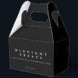 Cookie Box - Midnight Treats, Zwart Bedankdoosjes<br><div class="desc">Een gekoesterde traditie verdient een mooie finishing touch. Onze koektrommels zijn ontworpen voor de iconische Pittsburgh koektafel en brengen tijdloze elegantie naar een geliefde gewoonte. Perfect voor gasten om te vullen met zoetigheden om mee naar huis te nemen, elke doos combineert klassiek ontwerp met praktisch detail — zodat uw viering...</div>