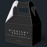 Cookie Box - Midnight Treats, Zwart Bedankdoosjes<br><div class="desc">Een gekoesterde traditie verdient een mooie finishing touch. Onze koektrommels zijn ontworpen voor de iconische Pittsburgh koektafel en brengen tijdloze elegantie naar een geliefde gewoonte. Perfect voor gasten om te vullen met zoetigheden om mee naar huis te nemen, elke doos combineert klassiek ontwerp met praktisch detail — zodat uw viering...</div>