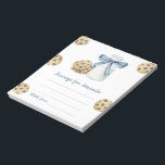 Cookie en Melk verjaardagscapsule bericht Notitieblok<br><div class="desc">Een klein lief koekje. Waterverf kinderen verjaardagsfeestje. Waterverf koekjes met chocola en flessenmelk met blauwe strik.</div>