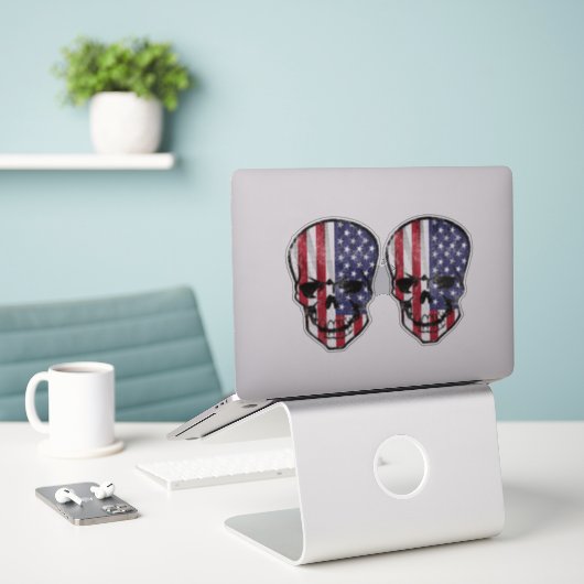 Cool American Flag Skull Sticker (Laptop op bureau)