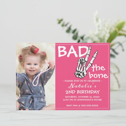 Cool Bad Two Het Bone Halloween 2e Verjaardagsfees Kaart (Staand voorkant)
