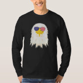 Cool Bald Eagle die de Amerikaanse vlag voert Zonn T-shirt (Voorkant)