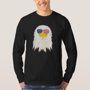 Cool Bald Eagle die de Amerikaanse vlag voert Zonn T-shirt