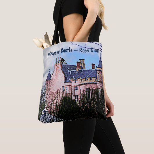 Cool Balnagown Castle, Scottish Ross Clan Tote Bag (Dichtbij)