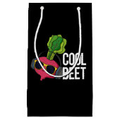Cool Beet Grappig Veggie Pun Dark BG Klein Cadeauzakje (Voorkant)