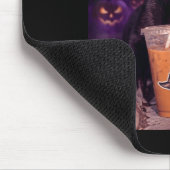Cool black cat drinking iced coffee halloween muismat (Hoek)