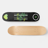 Cool Black Monogrammed Bamboe and Heart Skateboard (Horizontaal)