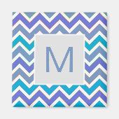Cool Blau Sportief Chevron Patroon Monogram Magneet (Voorkant)