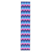 Cool Blauw Roze Chevron Patroon Medium Tafelloper (Voorkant)