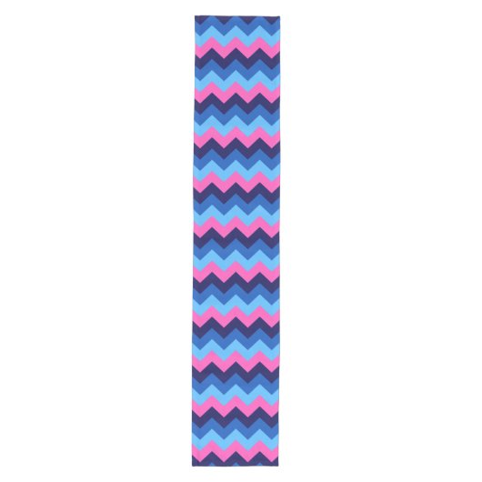 Cool Blauw Roze Chevron Patroon Medium Tafelloper (Voorkant)