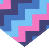 Cool Blauw Roze Chevron Patroon Medium Tafelloper (Hoek)