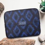 Cool Blue Abstract Pattern Faux Snakeskin Monogram Laptop Sleeve<br><div class="desc">Een faux navy blauw slangenhuid patroon laptop mouw met ruimte voor uw initialen. Plus,  het is absoluut fantastisch en helemaal faux!</div>