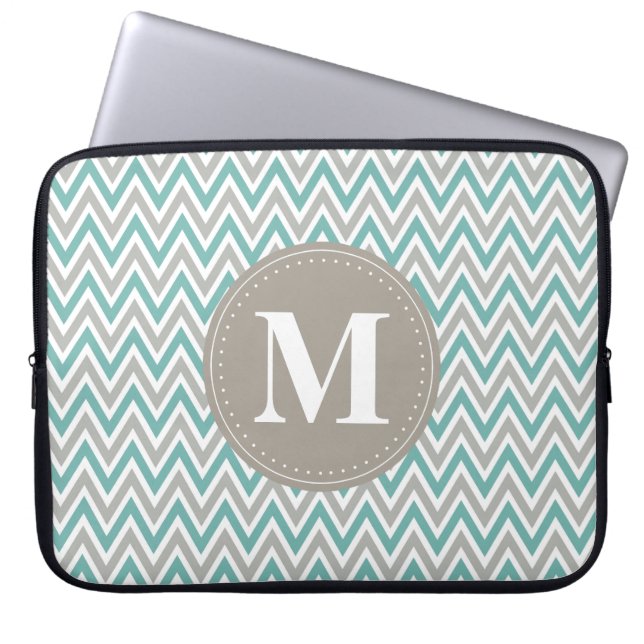 Cool Blue Gray Chevron Pattern Monogram Laptop Sleeve (Voorkant)