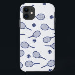 Cool Blue Retro Racquets Pattern Tennis Player Case-Mate iPhone Case<br><div class="desc">Klassieke elegante minimale marineblauw tennis-rackpatroon voor hem | Hof van Tennis van de zomer | Gift for tennis player, marinekleurenracquet tennis match op een witte achtergrond. Speciaal cadeau voor een tennisspeler. Trendy tennisspelers thuis decor. Trendy moderne tennisspelersgiften. Cool retro modern cadeau voor je schooltenniscoach of schooltennisteam! Jongen, mannen, man tennisspeler...</div>