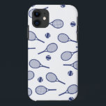 Cool Blue Retro Racquets Pattern Tennis Player Case-Mate iPhone Case<br><div class="desc">Klassieke elegante minimale marineblauw tennis-rackpatroon voor hem | Hof van Tennis van de zomer | Gift for tennis player, marinekleurenracquet tennis match op een witte achtergrond. Speciaal cadeau voor een tennisspeler. Trendy tennisspelers thuis decor. Trendy moderne tennisspelersgiften. Cool retro modern cadeau voor je schooltenniscoach of schooltennisteam! Jongen, mannen, man tennisspeler...</div>
