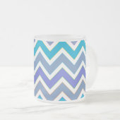 Cool Blue Sporty Chevron Pattern Matglas Koffiemok (Voorkant rechts)