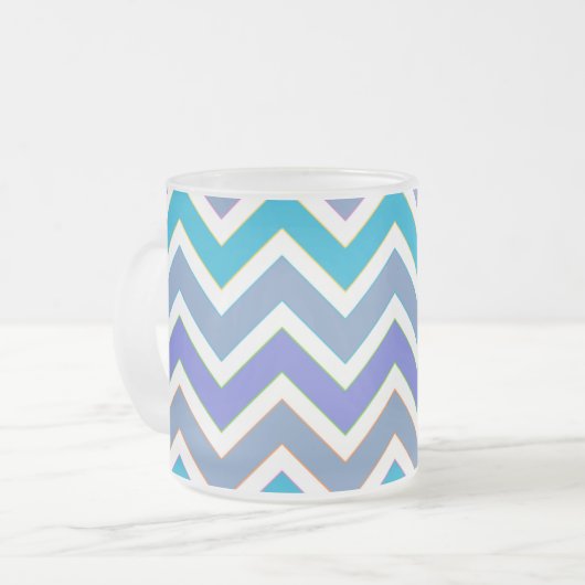 Cool Blue Sporty Chevron Pattern Matglas Koffiemok (Voorkant links)