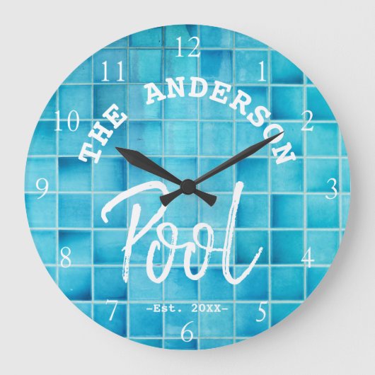 Cool Blue Tegel Swimming Pool Family Name Custom Grote Klok (Voorkant)