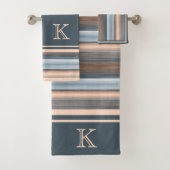 Cool Chic Brown Slate Blauw Grijze Strepen Bad Handdoek (Insitu)
