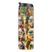 Cool Chicks in Zonnebril AI Art Thermosbeker (Geroteerd rechts)