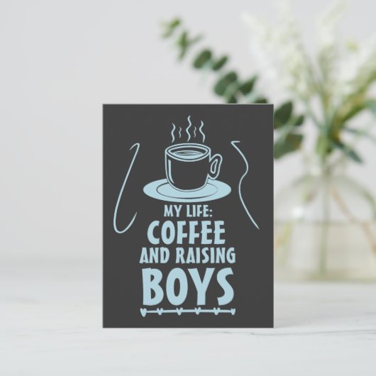 Cool Coffee Lover Moederdag Raising Boys mama Briefkaart (Staand voorkant)