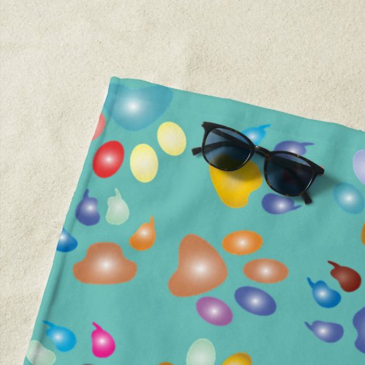 Cool Colorful Dog Paws Strandlaken (In situ)