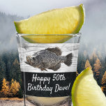 Cool Crappie Vist 50th Birthday Fun Fish Shot Glas<br><div class="desc">Voor de persoon die van vissen houdt,  is dit het perfecte verjaardagscadeau,  ze kunnen hun liefde voor vissen shows. Het ontwerp is voorzien van een trofeekaartvis. De naam en de leeftijd kunnen voor om het even welke leeftijd,  naam,  of gebeurtenis worden gepersonaliseerd.</div>