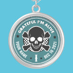 Cool Custom NA Recovery Skull Medallion Keytag Ke Zilver Vergulden Ketting<br><div class="desc">Onze Sleutelhangers voor Addiction Recovery Medallion zijn een perfecte manier om een 'Sobriety Birthday' of 'Recovery Jubileum' te herkennen omdat ze iets bieden dat massaal geproduceerde miljoen sleutelhangers niet de mogelijkheid bieden om je te personaliseren! Laat hen zich uniek voelen en gewaardeerd door gepersonaliseerd te zijn. Voeg elke naam, terugwinningsdatum...</div>