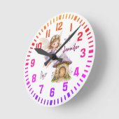 Cool Custom Name Paarse fee en vlinders Ronde Klok (Hoek)