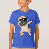Cool Dabbing Pug Dog in zonnebril T-shirt (Voorkant)