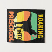 COOL DINOSAUR - ROAREN IN PRESCHOOL WANDKLEED (Voorkant (horizontaal))