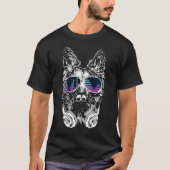 Cool DJ Shepherd Dog met zonnebrillen en hoofdtele T-shirt (Voorkant)
