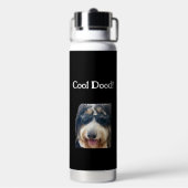 Cool Dude Hond Draagt Zonnebril Waterfles (Achterkant)