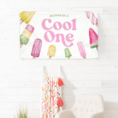 Cool Een Roze Retro Popsicle 1e Verjaardagsfeest Spandoek (Insitu)