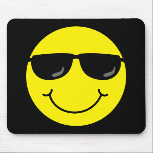 Cool Emoji Face - zonnebril op zwart Muismat