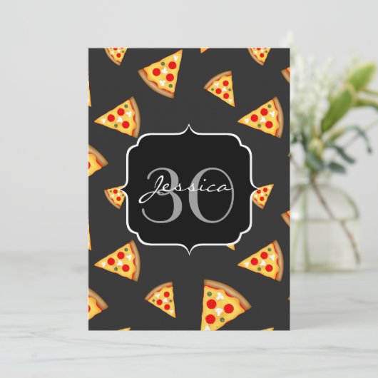 Cool en pret pizzapatroon Monogram Uitnodiging (Staand voorkant)