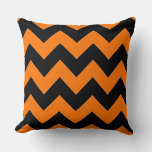 Cool en stijlvol oranje en zwart chevronpatroon kussen