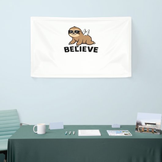 Cool Flying Sloth Believe Funny Motivatie Design Spandoek (Beurs)