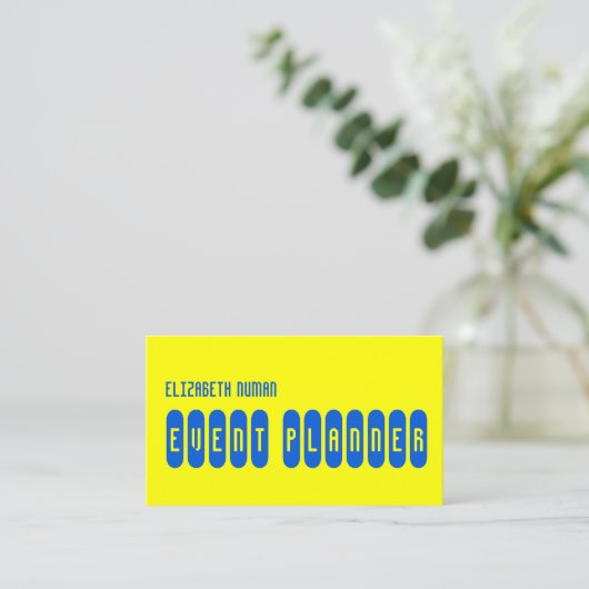 Cool Geel en Blauw Typografie Visitekaartje (Staand voorkant)