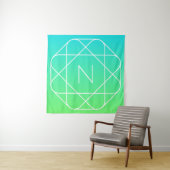 Cool geometrisch monogram | Blauwe & limoengroene Wandkleed (In situ)