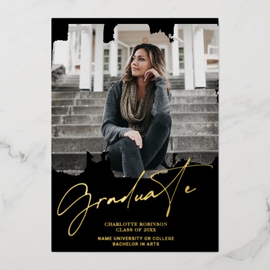 Cool Gold Black afstuderen script foto afstuderen Folie Uitnodiging (Voorkant)