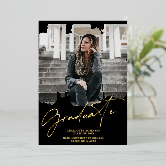 Cool Gold Black afstuderen script foto afstuderen Folie Uitnodiging (Staand Voorkant)