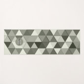 Cool Grayscale driehoeksgeometriepatroon Monogram Yogamat (Voorkant (horizontaal))